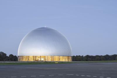 Erleuchteter Luftschiffhangar in Mülheim an der Ruhr