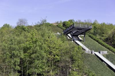 Aussichtsplattform mit Treppe