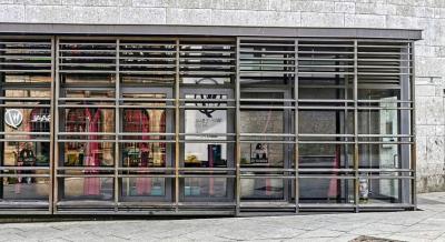 Kunstbar, Fassade