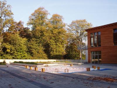 vor dem Tagungshaus