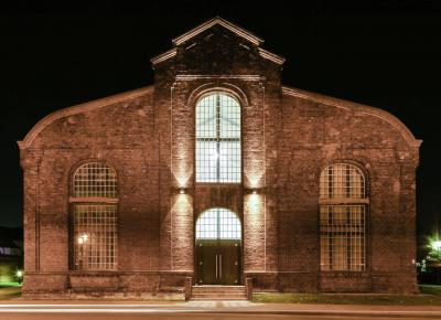 Gebäude bei Nacht