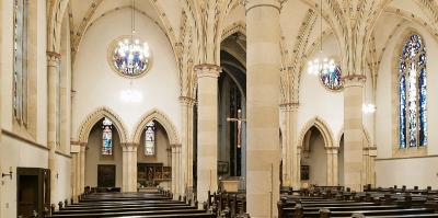 Blick in den Kircheninnenraum