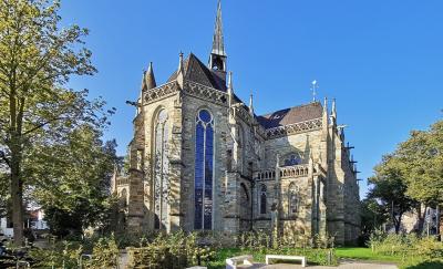 Außenansicht Nicolai-Kirche mit neogotischem Chor