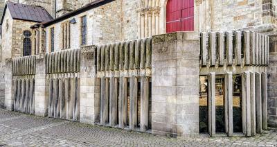 Archäologischer Schutzbau von Dominikus Böhm am Dom neben der Pfalz