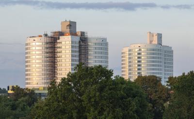 Blick auf die beiden Türme des Zentralklinikums