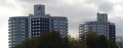 Sog. Bettentürme des Zentralklinikums vor der Sanierung