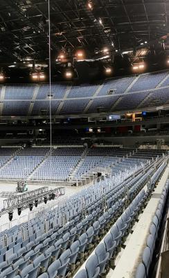 Blick auf die Zuschauerränge in der Arena
