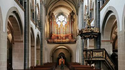 Kircheninnenraum, Blick nach Westen zur Orgel