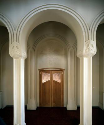 Foyer mit Arkaden