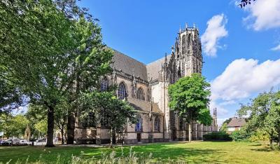 Salvatorkirche Duisburg Nordostansicht