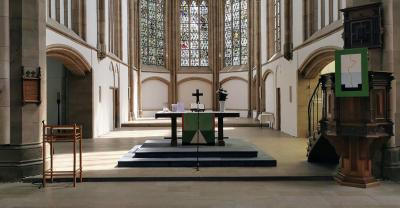 Innenansicht mit Blick zum Altar