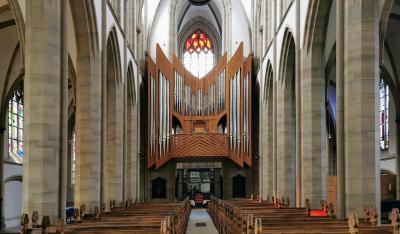 Salvatorkirche Duisburg Blick in Innenraum Kolonnaden