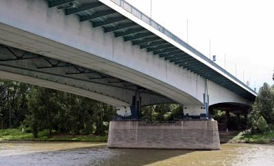 Auflager der Konrad-Adenauer-Brücke am linken Rheinufer