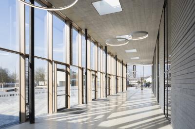 Gesamtschule Lippstadt, verglaster Flurbereich der Aula
