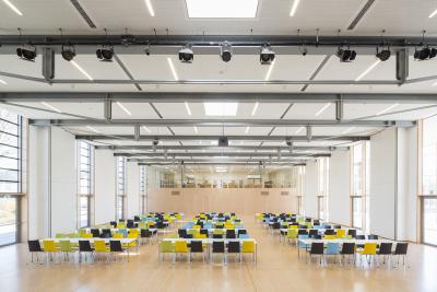 Gesamtschule Lippstadt, verglaster Flurbereich, Aula
