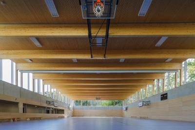 Gesamtschule Lippstadt, verglaster Flurbereich, Sporthalle