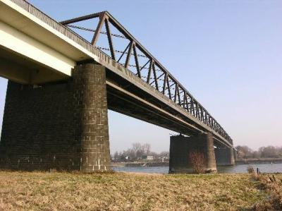 Alte Rheinbrücke Blickrichtung Wesel