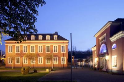 Seitenansicht Nebenflügel Haupthaus und Stirnseite des nördlichen Hofflügels