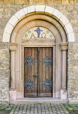 St. Pankratius in Odenthal, Portal