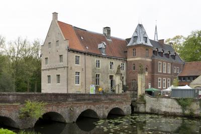 Wasserschloss Senden mit Brücke