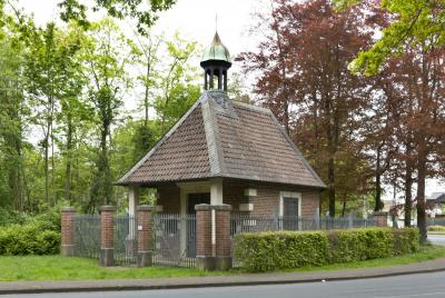 in der Gruftkapelle von 1786 an der Hauptallee des Schlosses Senden