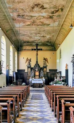 Innenraum Klosterkirche mit Deckenmalerei