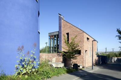 Haus Lausch mit steilem Pultdach