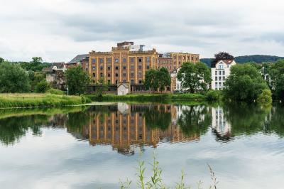 Blick über die Ruhr zur Birschelmühle in Hattingen
