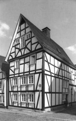 Giebelansicht Straße