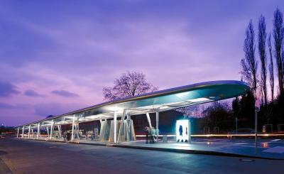Busbahnhof Hürth, Gesamtansicht abends