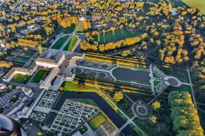 Schloss Augustusburg mit Gartenanlagen, Luftbild