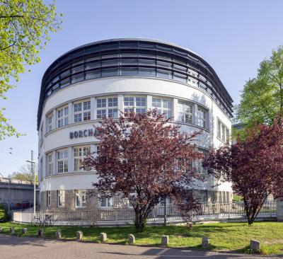 Rundbau mit Aufstockung