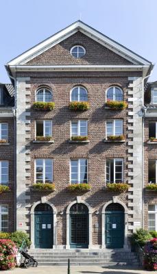 Mittelrisalit der historischen Fassade
