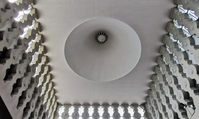 Decke des Baldachins über dem Altar