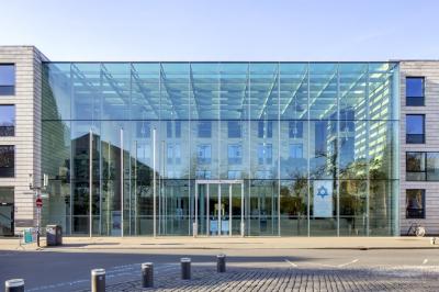 Gläserne Empfangshalle