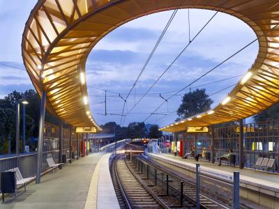 Detailansicht Dachkonstruktion an den Bahngleisen