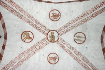 Blick in das Gewölbe mit Darstelllungen der Tierkreiszeichen