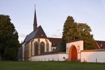 Kloster Mariawald von Südosten mit gotischem Klostertor