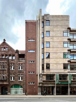 Altbau und Neubau der Allgemeinen Ortskrankenkasse