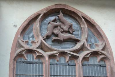 Dreihasenfenster im Kreuzgang des Doms