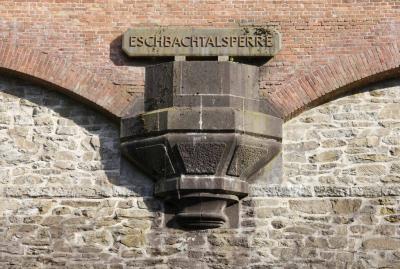 Detail der Konsole am Bogenfries