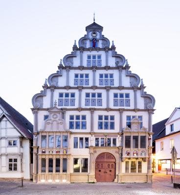 Frontansicht Fassade beleuchtet