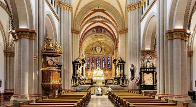 Innenansicht Bonner Münster St. Martin, Blick zum Chor