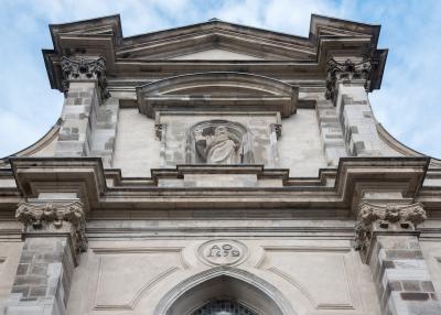 Fassade mit Christusfigur