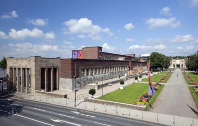 NRW-Forum mit tempelartigem Vorbau