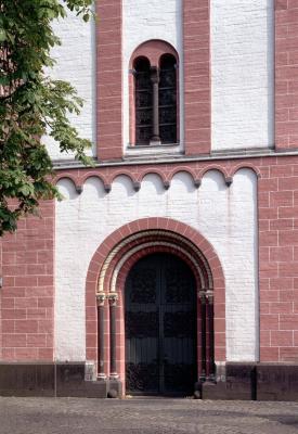 Rundbogenportal 