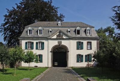 Barockes Torhaus der Abtei Heisterbach aus dem 18.Jh.