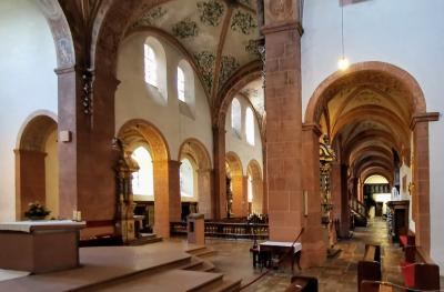 Blick in den Innenraum der Abteikirche
