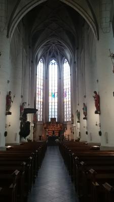 Innenansicht mit Blick zum Chor