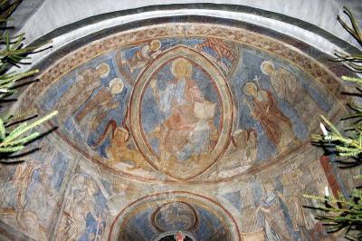 Ausmalung der Apsis mit Christus in der Mandorla umgeben von den 4 Evangelisten und Heiligen